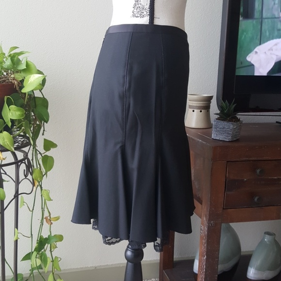 ⭐ Black Lace Lined Skirt ⭐ - Picture 2 of 7